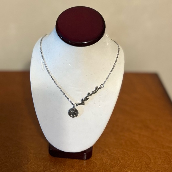 Silver ‘Tree of Life’ Pendant Necklace with Leaf Detail on Chain - Picture 1 of 4